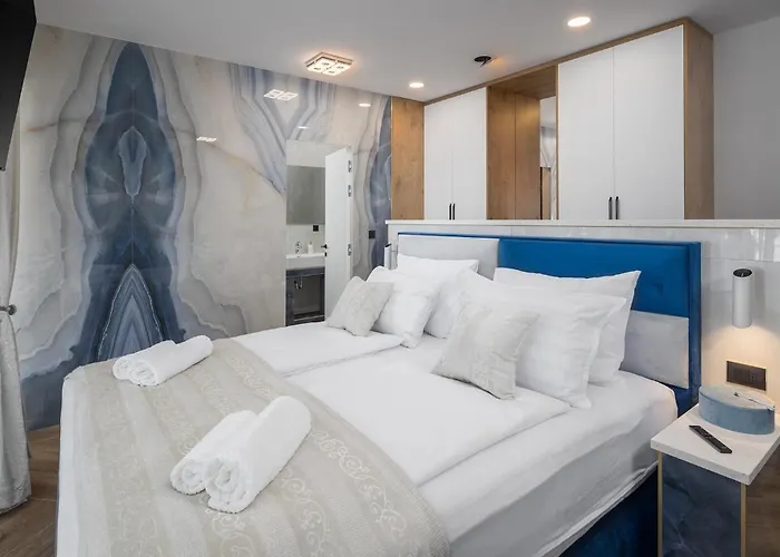 Golden Shine Vikendica