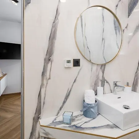 Golden Shine بيت للعطل *