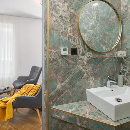 Golden Shine بيت للعطل بوريتش