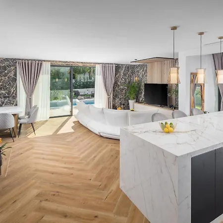 Golden Shine بيت للعطل