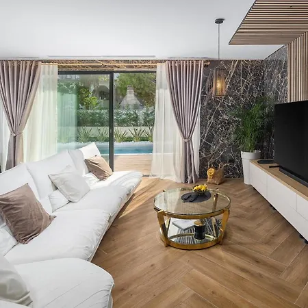 Golden Shine بيت للعطل *