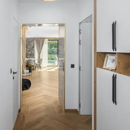 بيت للعطل Golden Shine *