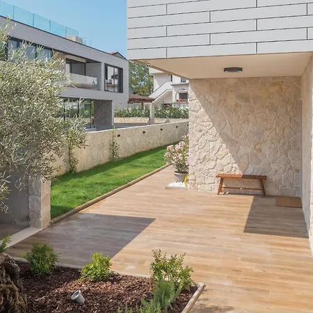 بيت للعطل Golden Shine