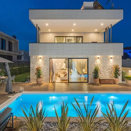 بيت للعطل Golden Shine *