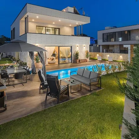 Golden Shine بيت للعطل بوريتش